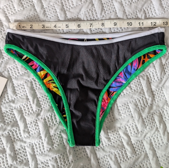 Maaji NWT Reversible Bikini Bottom Size Medium Cheeky - Picture 6 of 7